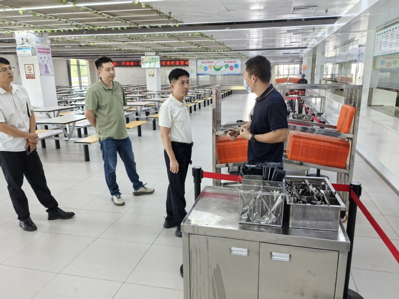 严把食品安全关，守护开学“第一...